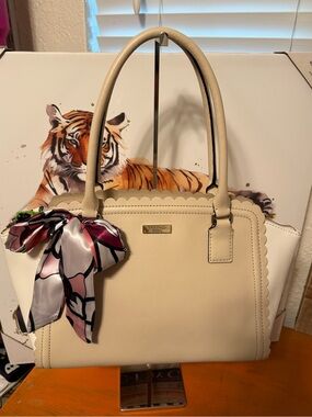 Kate Spade Marguerite Lilac Road Scalloped Satchel, Bow interior EUC